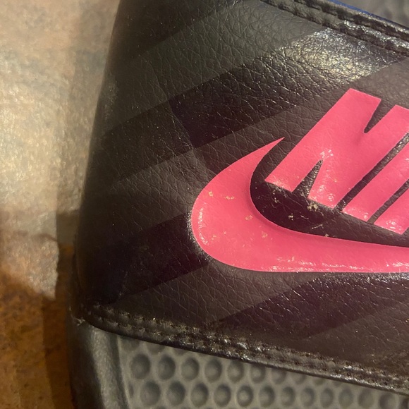Nike Benassi Slides - Picture 2 of 4